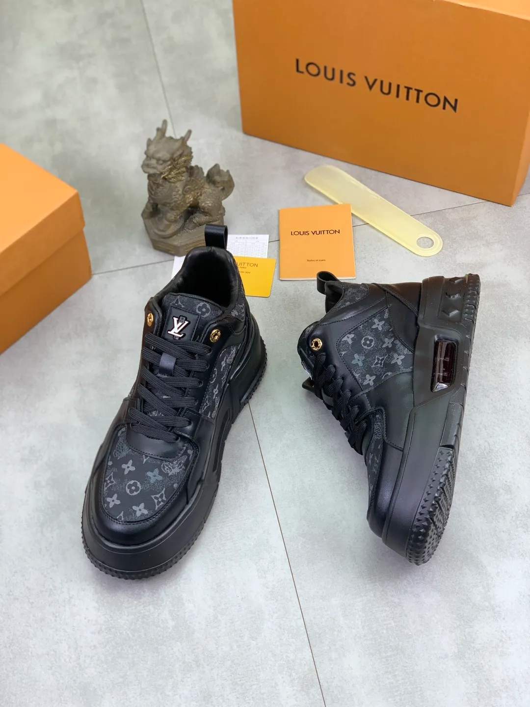 Men's men's shoes 💰P440 new style 💶【LOUIS VUITTON) new high top🍀LV Louis Vuitton *—— LV classic high top trendy shoes! Made of imported original soft calfskin, water-dyed pigskin lining. Original wear-resistant rubber outsole! High quality products! Code number: 38-44 Color: 2️⃣colors available